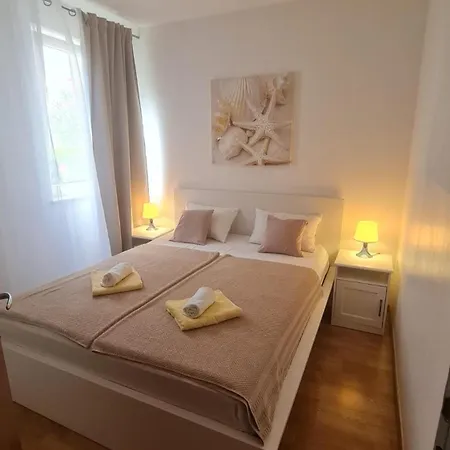 Danijela Apartman *